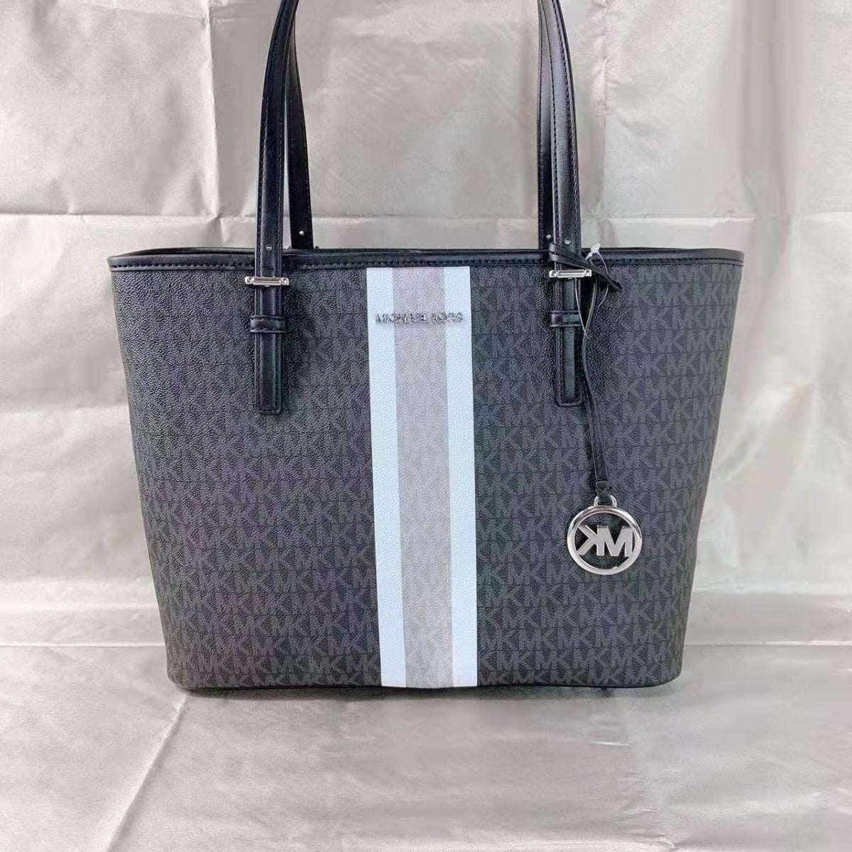 Michael Kors 35S2STVT2V Jet Set Travel Medium Carryall Tote In BLACK MULTI Michael Kors 35S2STVT2V Jet Set Travel Medium Carryall Tote In BLACK MULTI